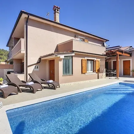 Magnifica Вилла Пула